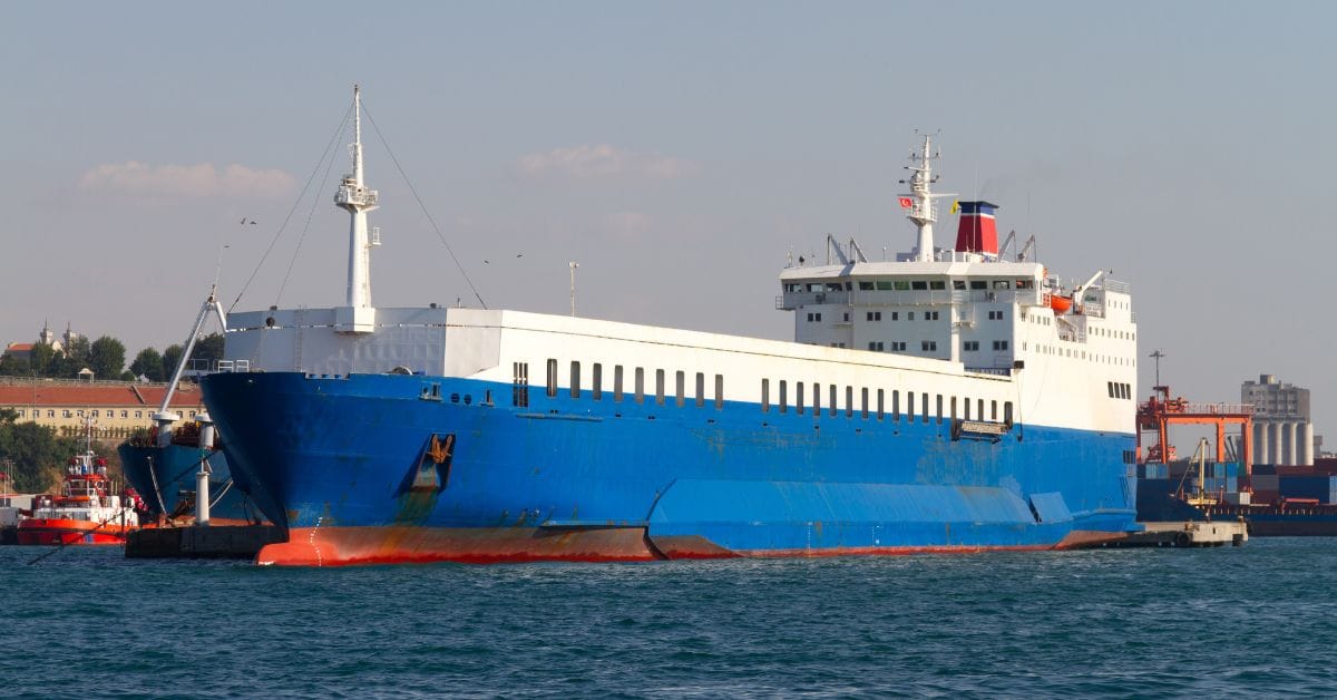 navire roulier pour fret maritime